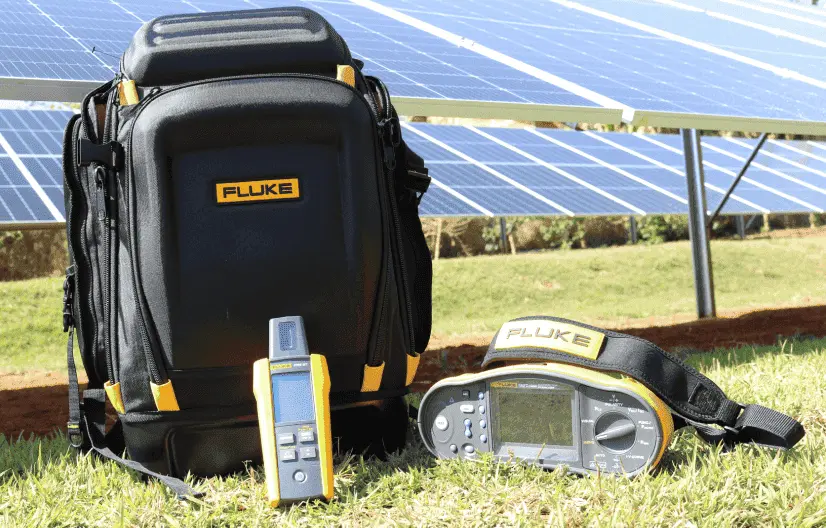 Imagem de uma bolsa e equipamentos de medição