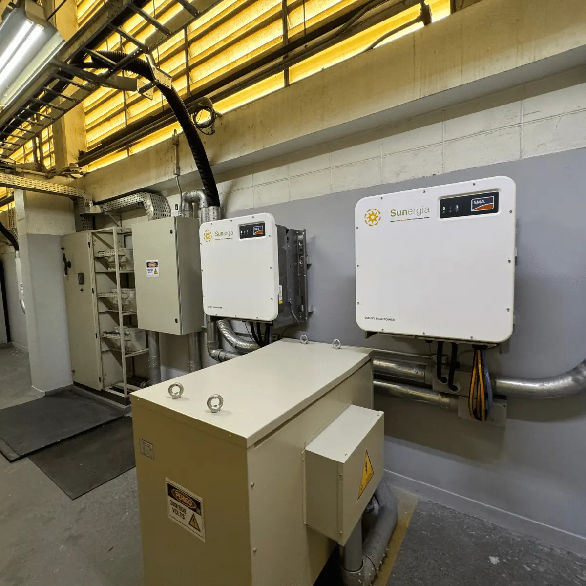 Módulos fotovoltaicos Sunergia no telhado